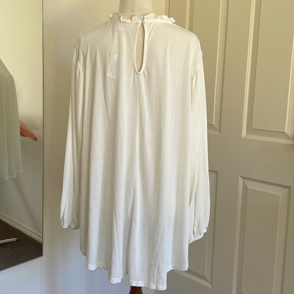 BNWT✨LULAROE Clara smocked blouse in off white - Picture 6 of 11